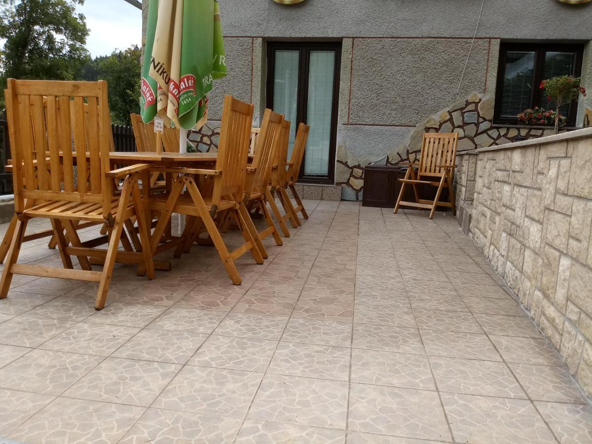 Penzion Apartmany Becov Bečov nad Teplou エクステリア 写真