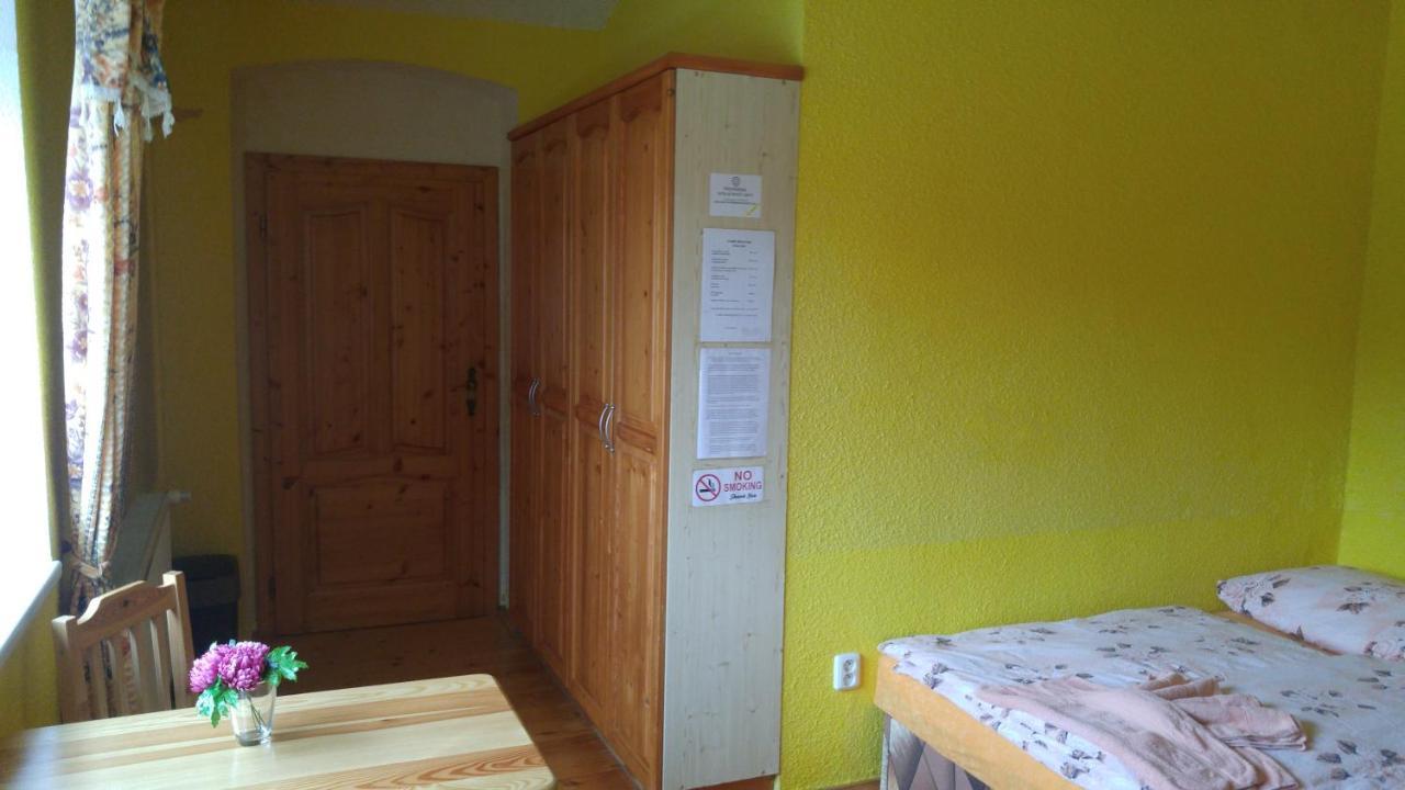 Penzion Apartmany Becov Bečov nad Teplou エクステリア 写真