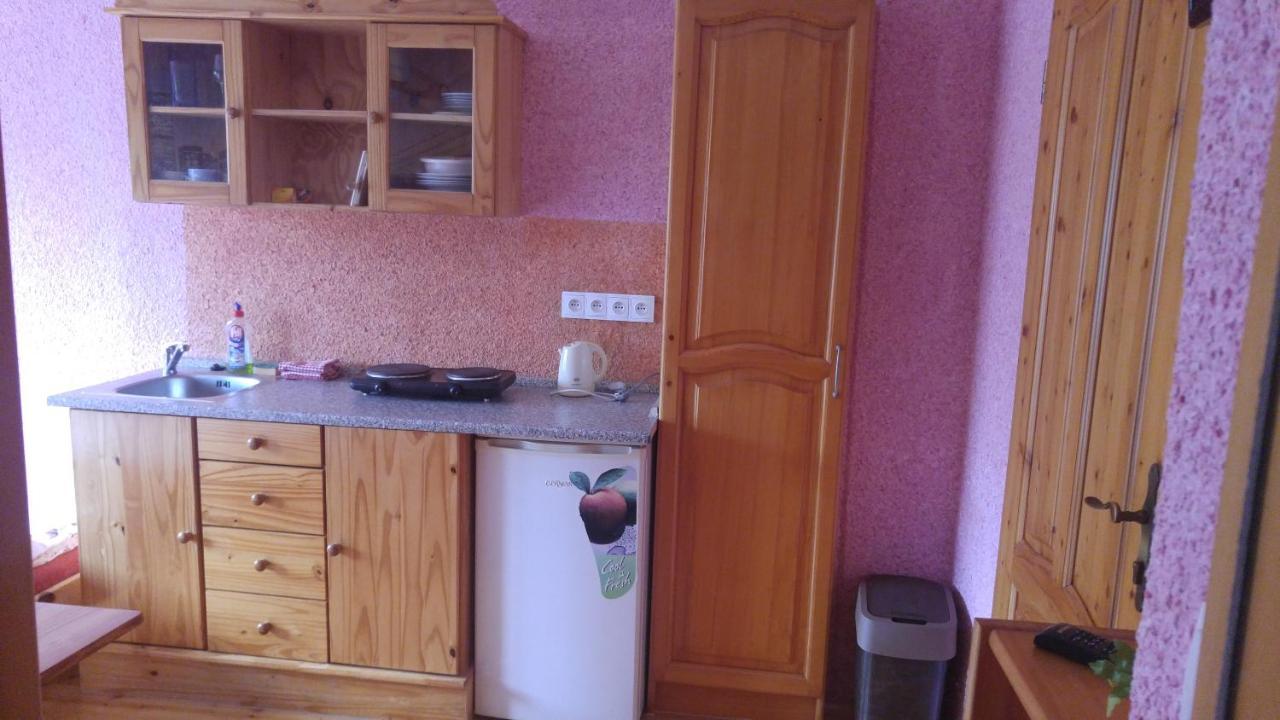 Penzion Apartmany Becov Bečov nad Teplou エクステリア 写真