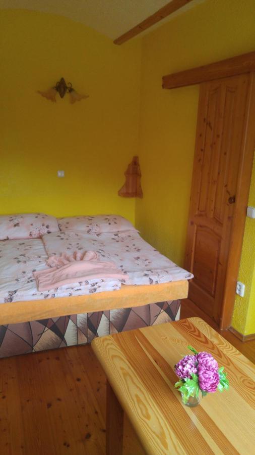 Penzion Apartmany Becov Bečov nad Teplou エクステリア 写真