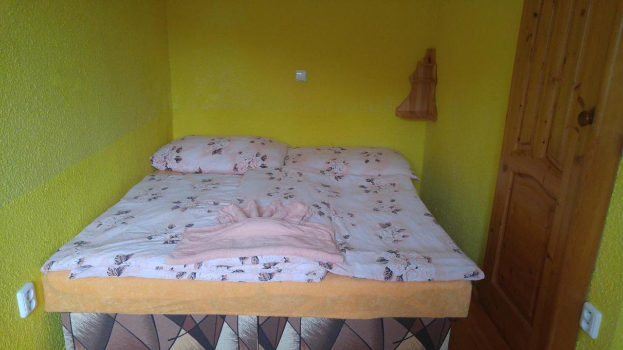 Penzion Apartmany Becov Bečov nad Teplou エクステリア 写真