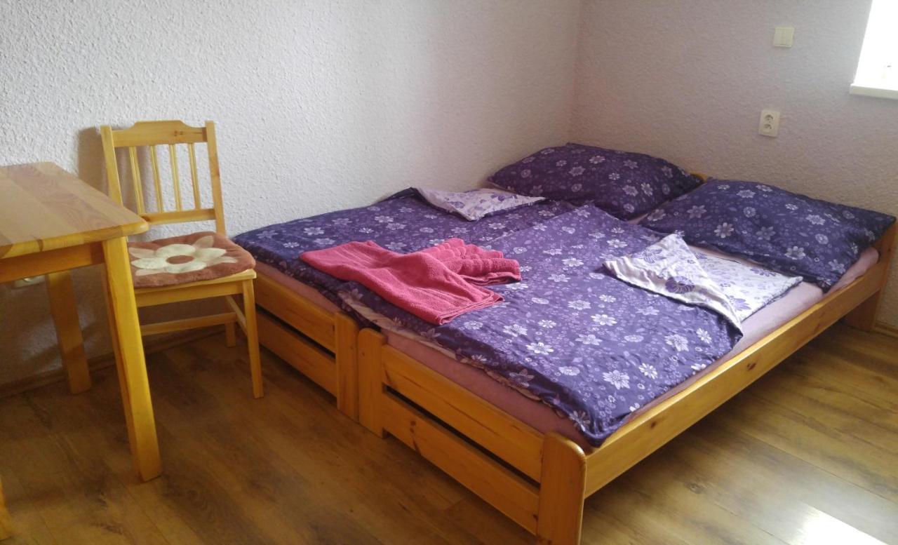 Penzion Apartmany Becov Bečov nad Teplou エクステリア 写真