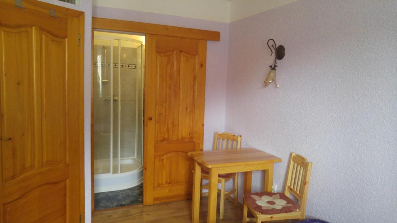 Penzion Apartmany Becov Bečov nad Teplou エクステリア 写真