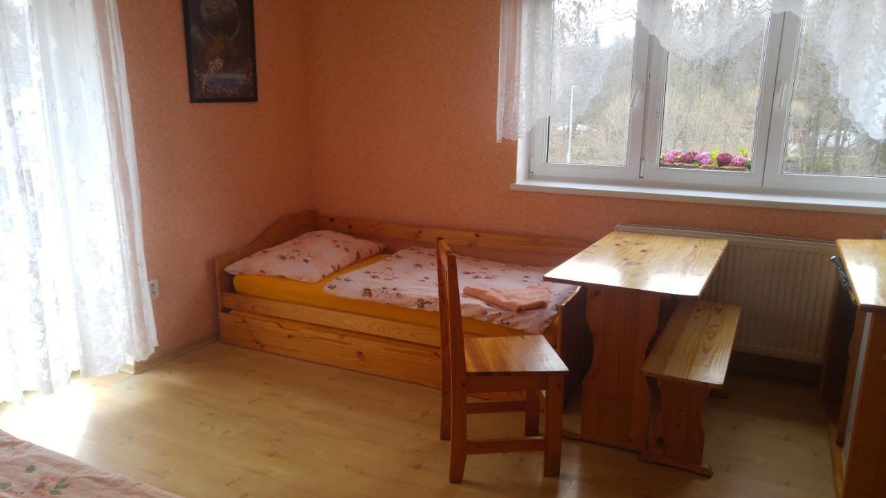 Penzion Apartmany Becov Bečov nad Teplou エクステリア 写真
