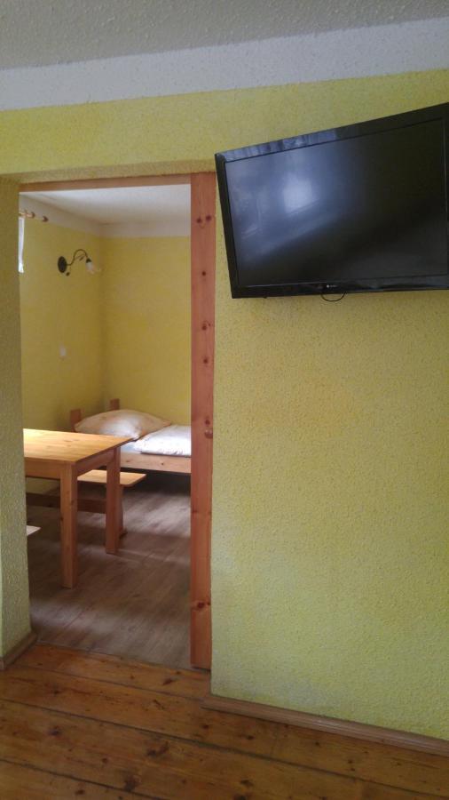 Penzion Apartmany Becov Bečov nad Teplou エクステリア 写真
